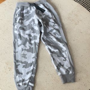 Under Armour boys, camo sweatpants